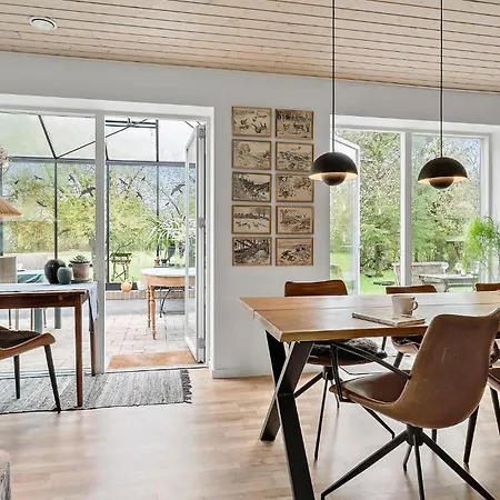 Ferienhaus Gorgeous In With Kitchen